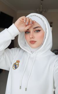 Aisha K., Dubai
